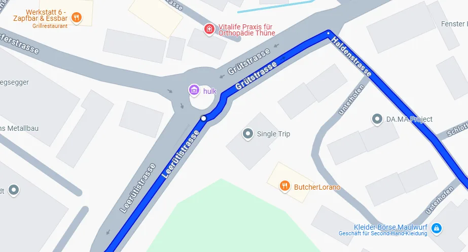 Ein Screenshot einer Strasse mit Verzweigungen.